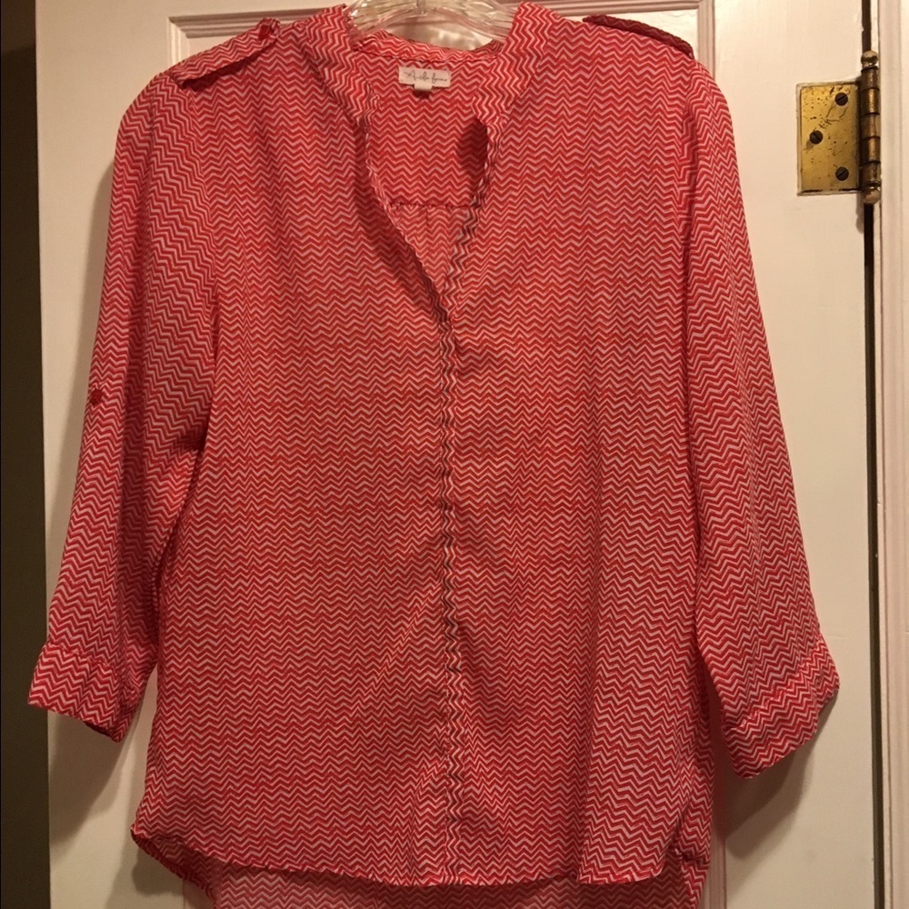Red & White Chevron Collared Blouse Hi-low Bottom Small
